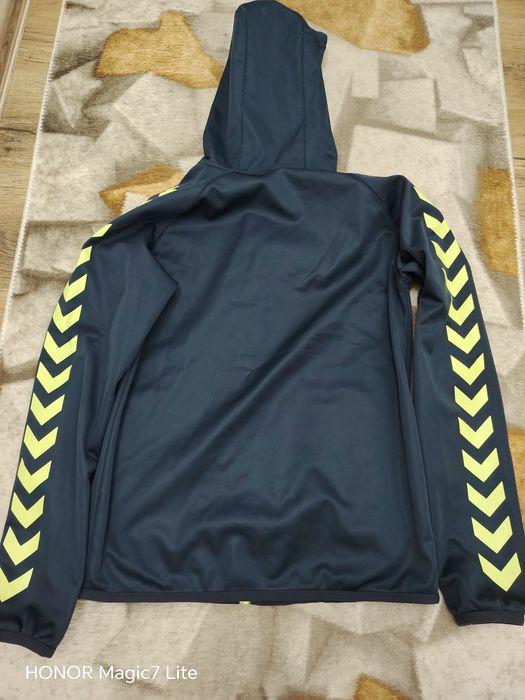 Geaca softshell hummel(asemănătoare  gore-tex)