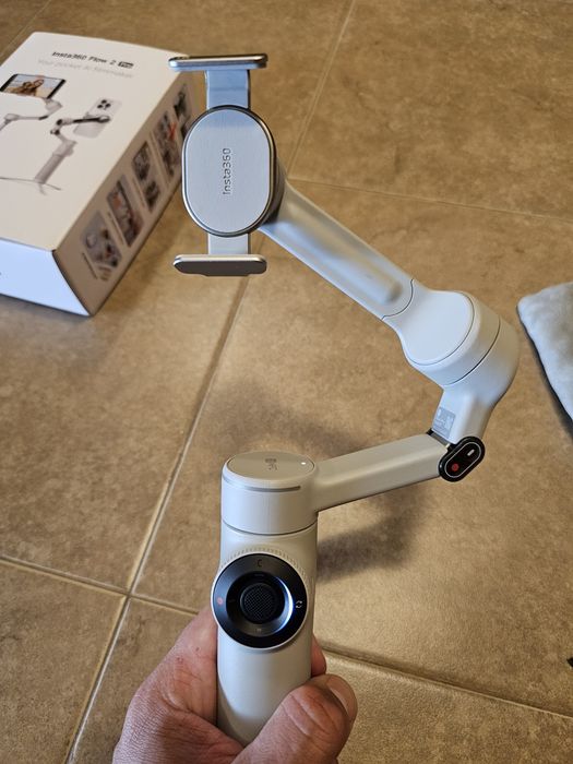 Insta 360 flow 2 pro гимбал