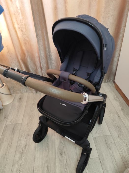 Продам коляску 3 в 1