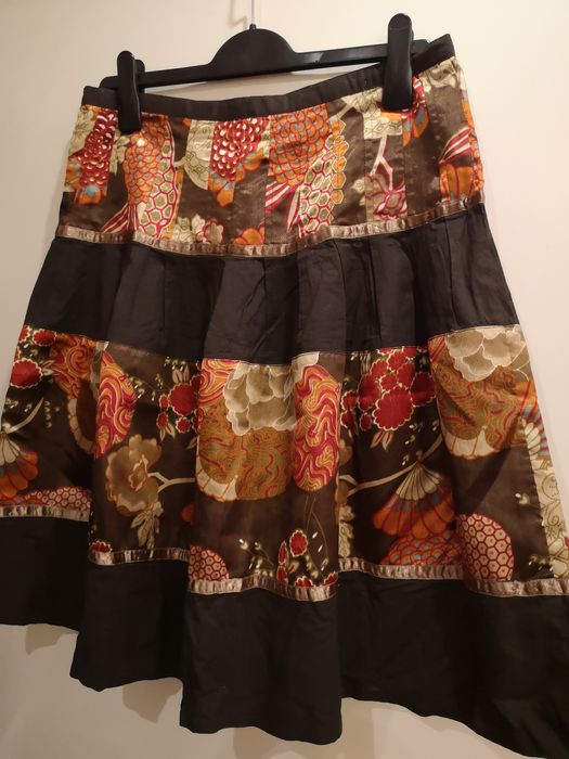 Vând 2 fuste mărimea M