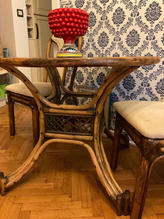 Трапезна маса от бамбук и четири стола