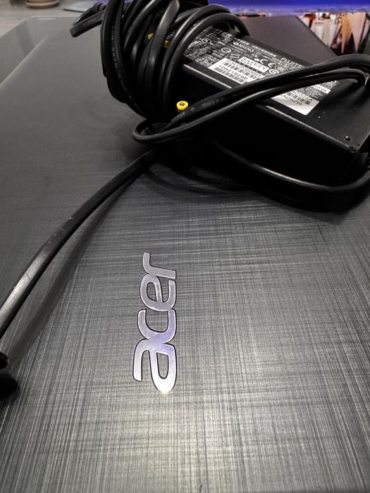 Vând laptop Acer Aspire E5-774G