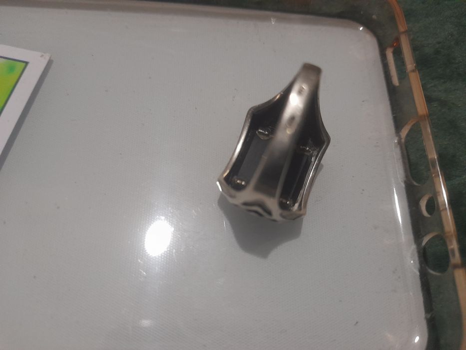 Kumush uzuk sotiladi