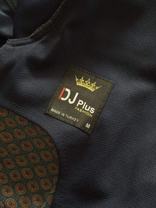 Официален костюм