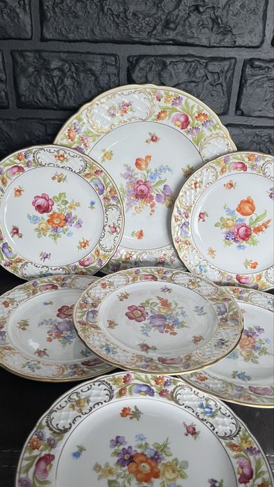 Антикварный  сервиз. Цветы Императрицы