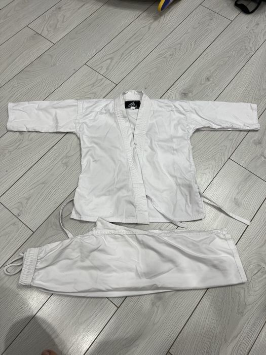 Продам кимоно для карате размер 0/130 в отличном состоянии