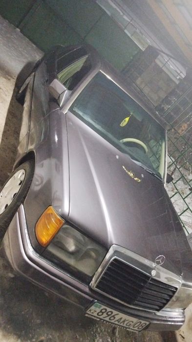 Продаю Мерседес Бенс 124