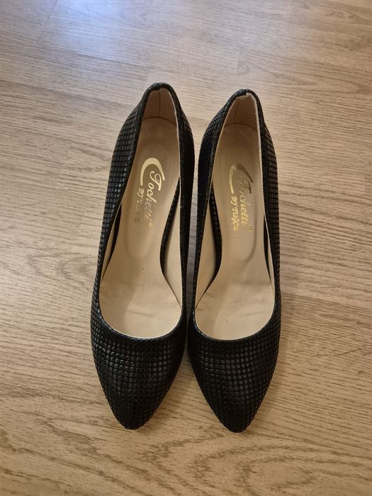 Официални и Ежедневни обувки и сандали на ток в отлично състояние!