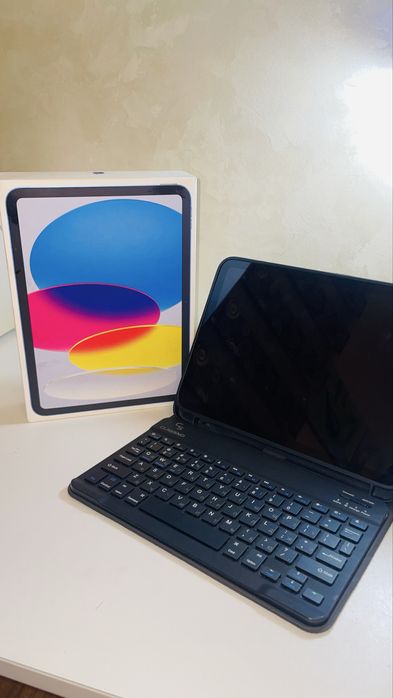 iPad A16 128 ГБ + клавиатура + коробка