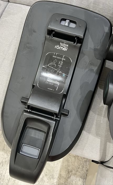 Столче за кола Britax Romer Baby Safe с основа за детско столче ISOFIX