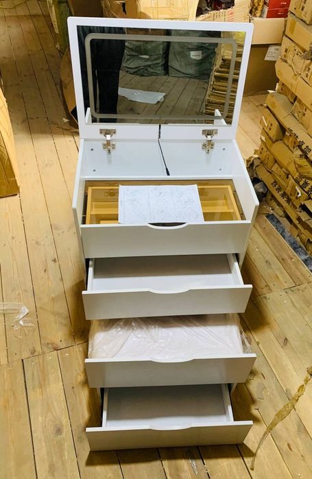 Stol vamakiyaj Led ekranlik stol
137x80x40 razmer