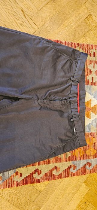 Pantaloni Hugo Boss - masura 48 / 32