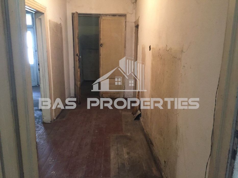 Продава се Тристаен апартамент в София, Център - 88 кв.м за 1217 €/кв.м - Снимка #4