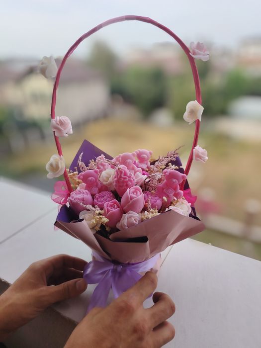 Buchet de flori creat manual din ceară de soia și ulei esențial