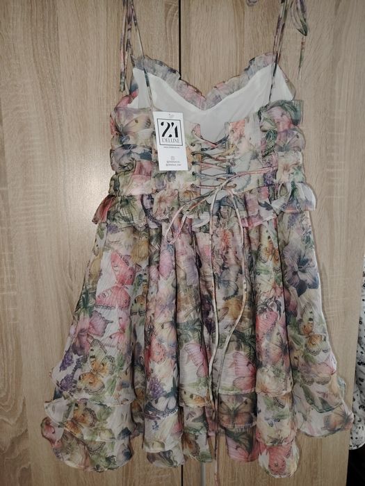 Рокля с пеперуди