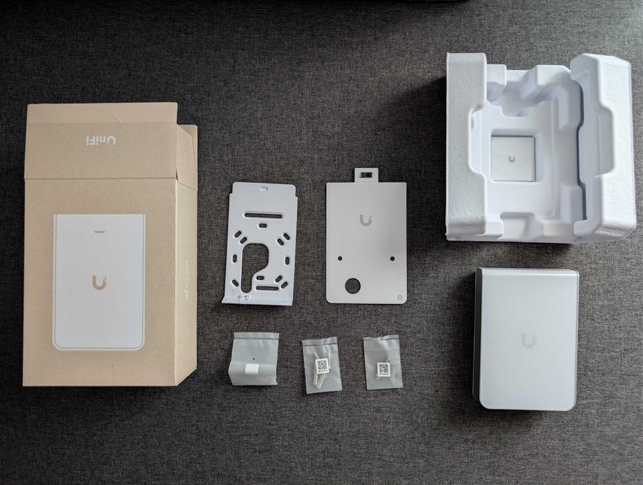 Access point Ubiquiti Wi-Fi 7 Tri-Band, 6 GHz, PoE+, U7-Pro-Wall