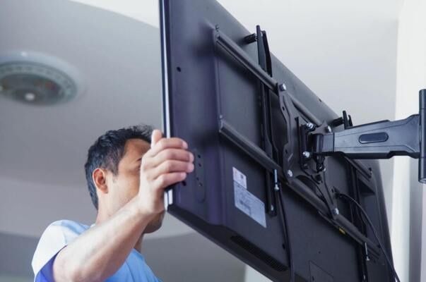 Установка кронштейнов ТВ