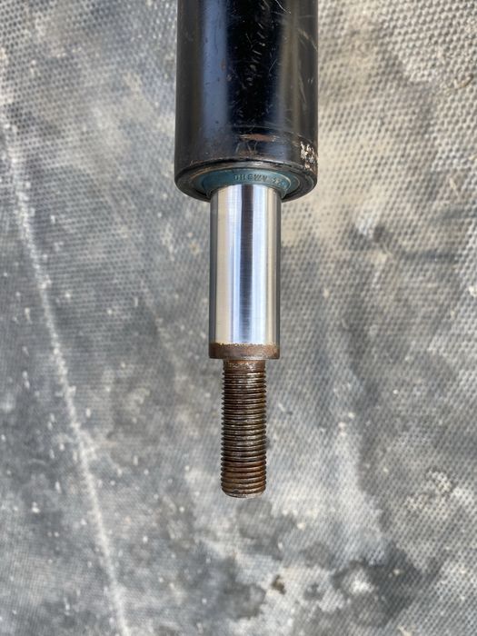 Продам передний амортизатор на пассат