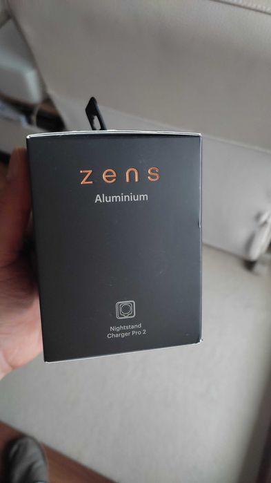 zens nightstand charger pro 2 qi2
