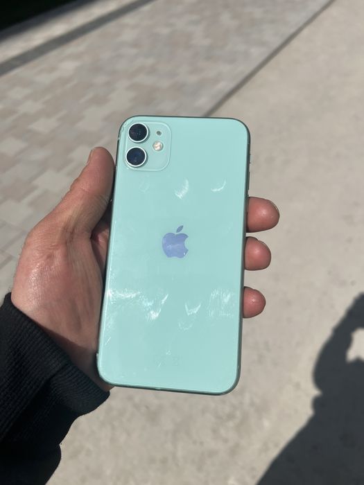 На запчасти заблокированный в комплекте сам телефон