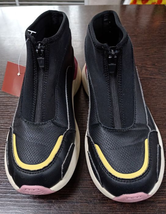 Продам весенние ботинки на девочку