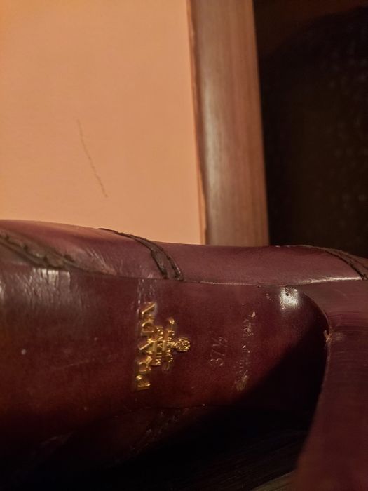 Продам кожанные сапожки PRADА осенние