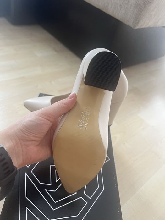 Pantofi noi marimea 37