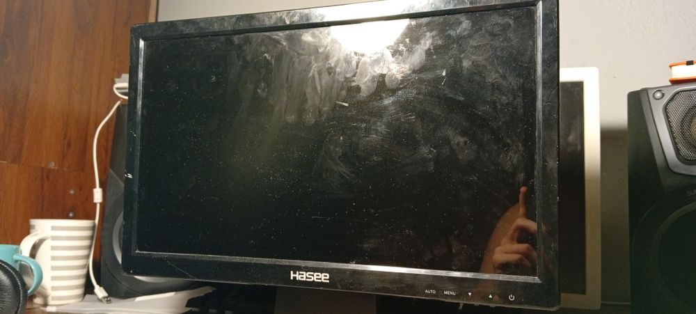 Монитор Hasee 1600 на 900