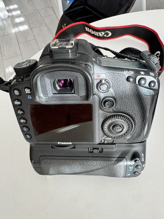 Продам фотоаппарат Canon EOS 7D