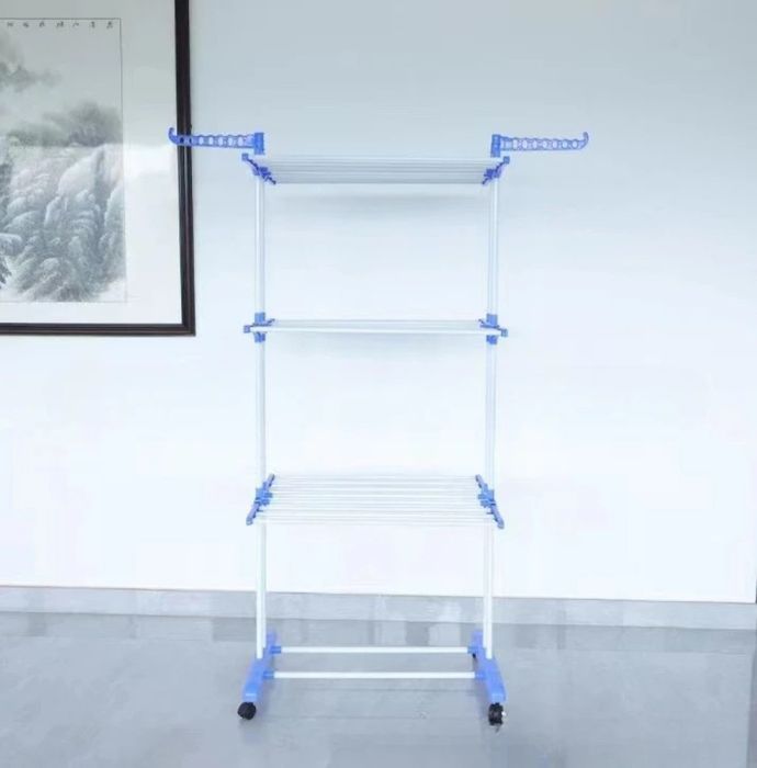 Сгъваем сушилник за дрехи на колелца – практична стойка за сушене на п