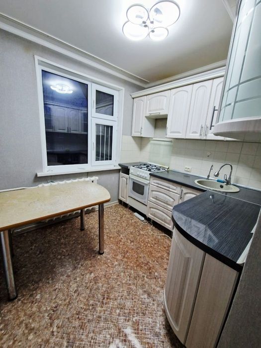 Продаётся 4 комн Революция