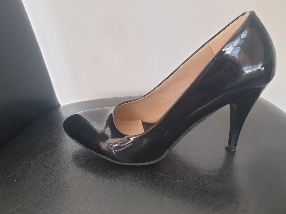 Pantofi stiletto