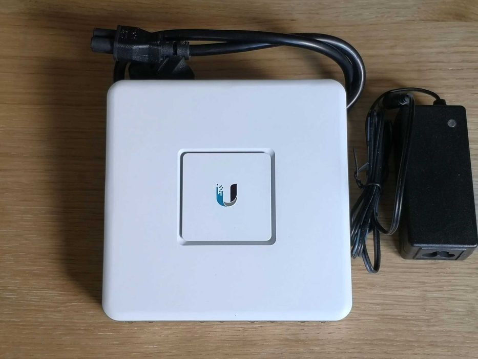 Router Ubiquiti USG 3P (UNIFI router, gigabit, dual WAN, load balance)