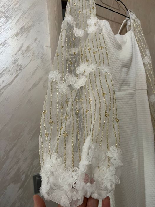 Бяла дамска рокля 30 лв