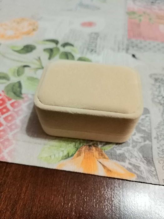 Велурена кутия за халки