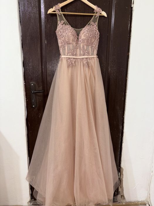 Абитуриентска рокля