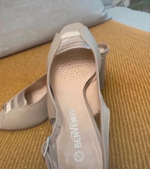 Pantofi decupati