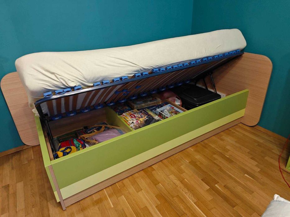 легло с матрак 90х200 см