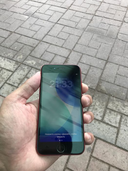 Продается iPhone se 2 поколения