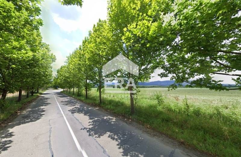 Парцел с 55 м. лице на главен път до гр. Казанлък