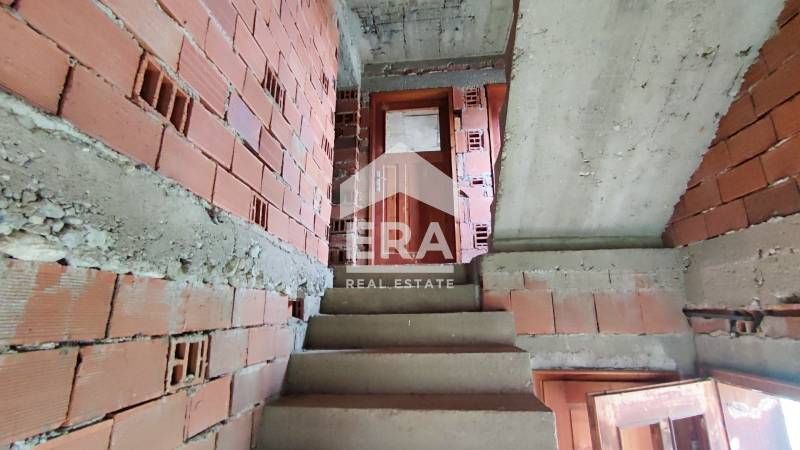 Kъща в гр. Сапарева баня с двор и гараж