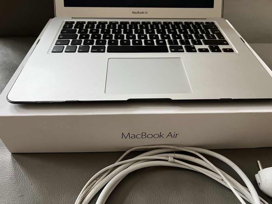 Macbook Air 2017 - A1466 - licenta de Office 2019