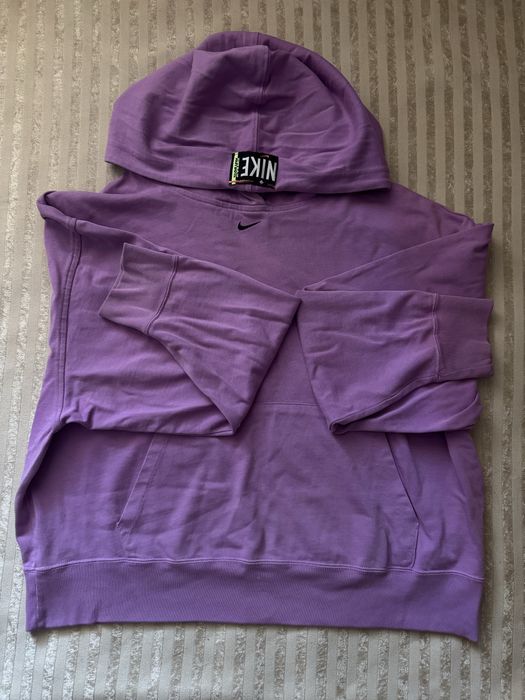 Розово-лилав суитчър nike