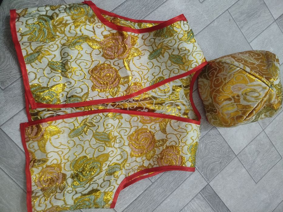 Продам детский новогодние одежды