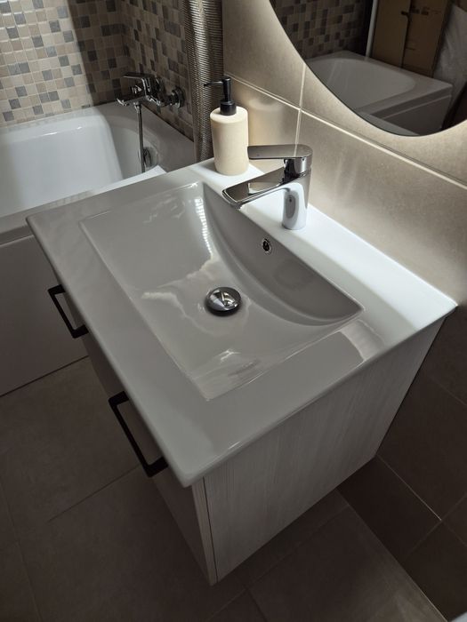 Dulap de baie+chiuveta+baterie stare impecabila