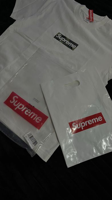 Supreme box tee size M