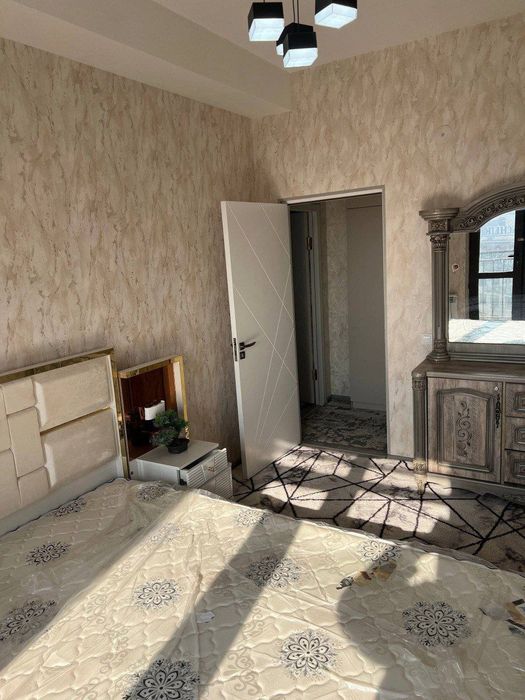 Нарпай Йули Янги Хаёт доми олдида 2 хонали ЛЮКС КВАРТИРА