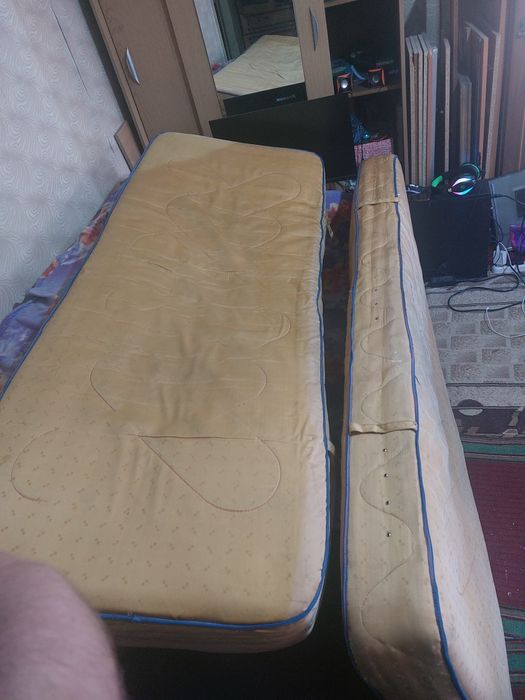 Отдам 2 матраса пружинных