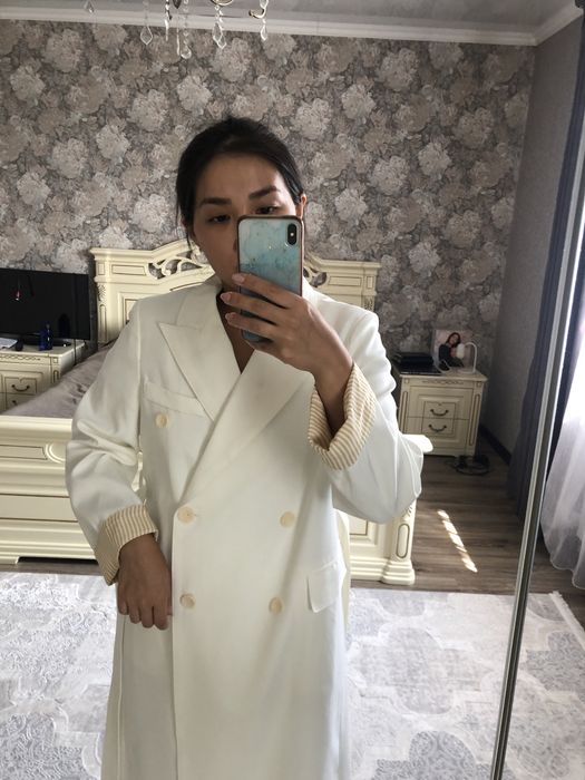 Классный белый тренч