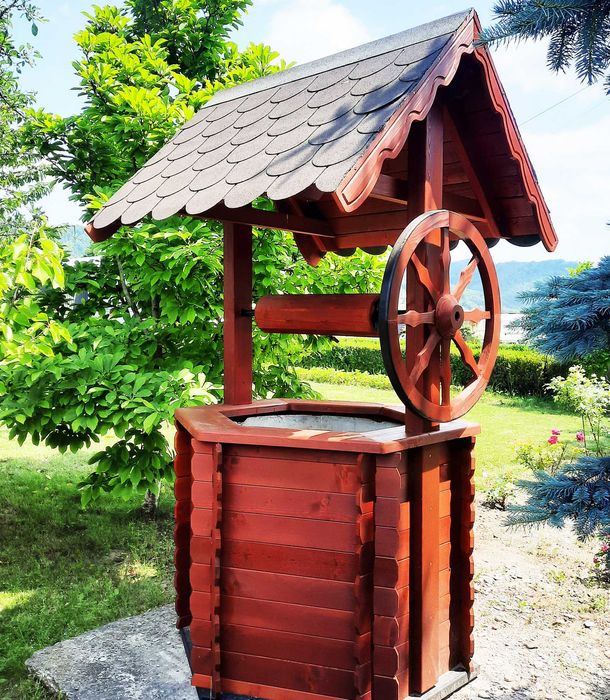 Fantana hexagonala din lemn